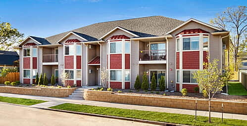 1027 Green Bay Street apartments for young and medical professionals in La Crosse, WI